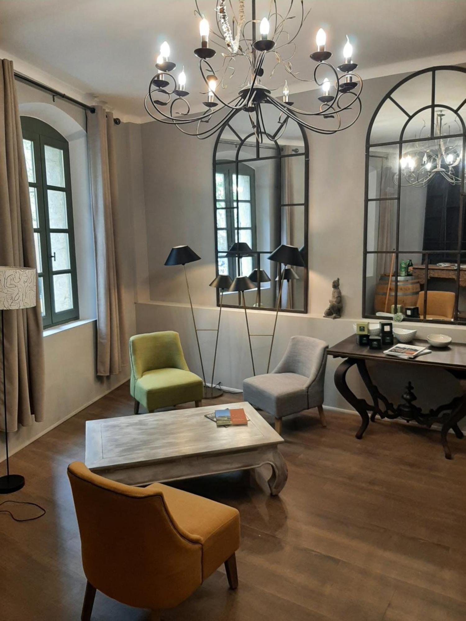 Une Chambre A Юзес Экстерьер фото